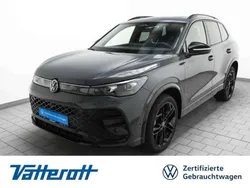 Grau Gebraucht 2024 VW Tiguan Style SUV | 54.950 €