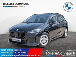 Saphirschwarz Gebraucht 2024 BMW 220 Active Tourer M Sport Van / Kleinbus | 34.900 € (Fairer Preis)