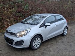 Silber Gebraucht 2012 Kia Rio Attract Limousine | 3.800 € (Etwas zu teuer)