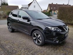 Schwarz Gebraucht 2016 Nissan Qashqai Tekna SUV | 13.900 € (Fairer Preis)