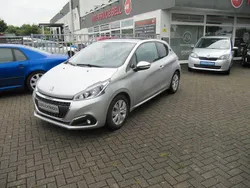Grau Gebraucht 2017 Peugeot 208 Allure Kleinwagen | 7.499 € (Fairer Preis)