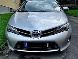 Silber Gebraucht 2015 Toyota Auris Hybrid Kombi | 10.500 € (Superpreis)