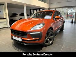 Papayametallic (orange) (metallic) Gebraucht 2022 Porsche Macan SUV | 66.400 € (Etwas zu teuer)