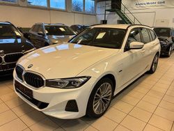 Weiß Gebraucht 2022 BMW 330e Kombi | 27.990 € (Superpreis)