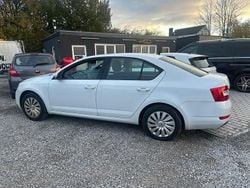 Weiß Gebraucht 2015 Skoda Octavia Ambition Limousine | 5.399 € (Guter Preis)