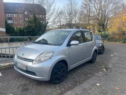Silber Gebraucht 2006 Daihatsu Sirion Kleinwagen | 2.000 € (Etwas zu teuer)