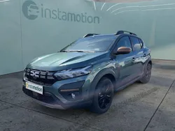 Grün Gebraucht 2024 Dacia Sandero Stepway Kleinwagen | 17.849 € (Fairer Preis)