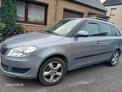 Grau Gebraucht 2012 Skoda Fabia Kombi | 2.500 €