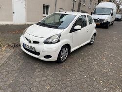 Weiß Gebraucht 2011 Toyota Aygo Kleinwagen | 1.100 € (Superpreis)