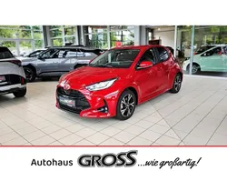 Rot Neu 2025 Toyota Yaris Hybrid Limousine | 25.995 € (Fairer Preis)