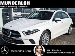Weiß Gebraucht 2020 Mercedes A200 Progressive Kleinwagen | 23.800 € (Fairer Preis)