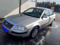 Grau Gebraucht 2001 VW Passat Limousine | 3.500 € (Teuer)
