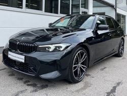 Black sapphire metallic Gebraucht 2023 BMW 320 M Sport Kombi | 43.900 € (Teuer)