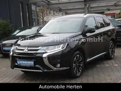 Pantherschwarz (p) Gebraucht 2017 Mitsubishi Outlander P-HEV Top SUV | 21.850 € (Etwas zu teuer)