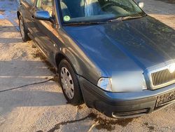 Grau Gebraucht 2005 Skoda Octavia Kombi | 950 €