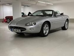 Silber Gebraucht 2002 Jaguar XK8 Cabrio | 25.900 € (Etwas zu teuer)