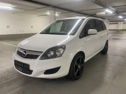 Weiß Gebraucht 2012 Opel Zafira Family Van / Kleinbus | 6.390 € (Fairer Preis)