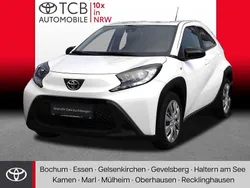 Schneeweiß Gebraucht 2022 Toyota Aygo X-play Kleinwagen | 13.989 € (Fairer Preis)