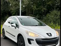 Weiß Gebraucht 2010 Peugeot 308 Limousine | 2.500 €