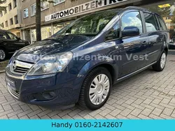 Blau Gebraucht 2013 Opel Zafira Family Van / Kleinbus | 4.690 € (Fairer Preis)