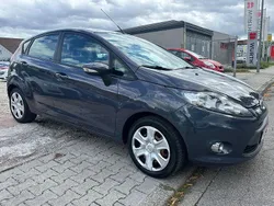 Grau Gebraucht 2012 Ford Fiesta Champions Edition Kleinwagen | 2.990 € (Fairer Preis)
