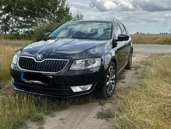 Schwarz Gebraucht 2015 Skoda Octavia Kombi | 10.999 € (Teuer)