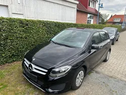 Schwarz Gebraucht 2016 Mercedes B180 Van / Kleinbus | 6.499 € (Superpreis)