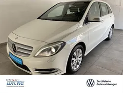 Weiß Gebraucht 2013 Mercedes B180 Van / Kleinbus | 9.990 € (Fairer Preis)