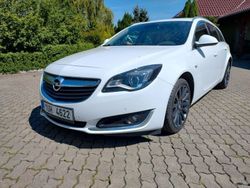 Weiß Gebraucht 2016 Opel Insignia Sport Kombi | 7.100 € (Fairer Preis)