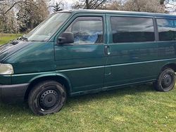 Grün Gebraucht 2004 VW Caravelle Van / Kleinbus | 5.999 €