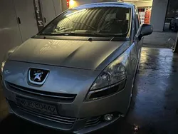 Silber Gebraucht 2013 Peugeot 5008 Van / Kleinbus | 6.500 € (Fairer Preis)