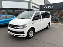 Weiß Gebraucht 2018 VW Multivan Trendline Van / Kleinbus | 35.790 € (Fairer Preis)