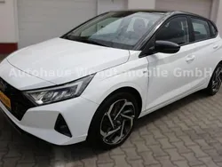 Weiß Gebraucht 2021 Hyundai i20 Intro Edition Limousine | 15.400 € (Fairer Preis)