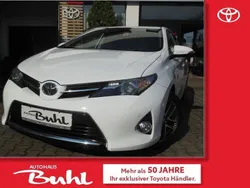 Schneeweiß Gebraucht 2014 Toyota Auris Life+ Limousine | 12.887 € (Teuer)