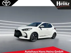 Weiß Gebraucht 2025 Toyota Yaris Hybrid Limousine | 25.950 € (Fairer Preis)