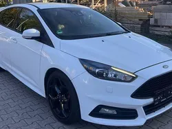 Weiß Gebraucht 2016 Ford Focus ST Limousine | 13.999 € (Guter Preis)