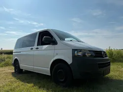 Weiß Gebraucht 2016 VW Caravelle Van / Kleinbus | 12.000 €