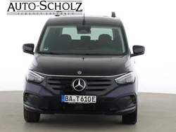 Blau Gebraucht 2023 Mercedes EQT200 Van / Kleinbus | 33.915 €