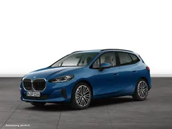 Phytonicblau metallic Gebraucht 2024 BMW 223 Active Tourer Luxury Line Van / Kleinbus | 39.614 € (Fairer Preis)