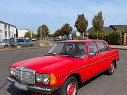 Rot Gebraucht 1979 Mercedes 200 Limousine | 8.999 €