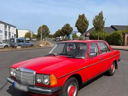 Rot Gebraucht 1979 Mercedes 200 Limousine | 9.999 €