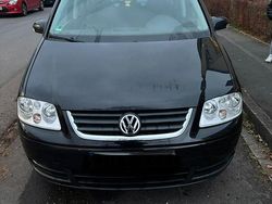 Schwarz Gebraucht 2006 VW Touran Van / Kleinbus | 1.100 € (Superpreis)