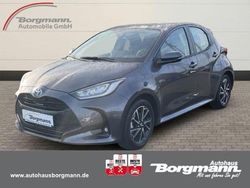 Grau Gebraucht 2023 Toyota Yaris Hybrid Team Limousine | 22.990 € (Fairer Preis)