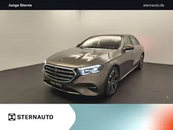 Metalliclack samtbraun Gebraucht 2023 Mercedes E220 Premium Plus Limousine | 63.903 €