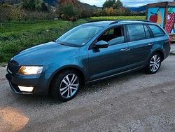 Grau Gebraucht 2016 Skoda Octavia G-TEC Kombi | 6.500 €