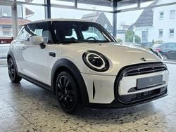 Weiß Gebraucht 2023 Mini Cooper Classic Kleinwagen | 20.990 € (Guter Preis)