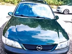 Grün Gebraucht 1998 Opel Vectra Kombi | 1.000 € (Guter Preis)