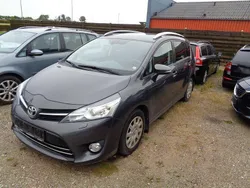 Grau Gebraucht 2016 Toyota Verso Comfort Van / Kleinbus | 6.300 € (Fairer Preis)