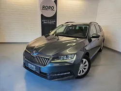 Grau Gebraucht 2019 Skoda Superb Ambition Kombi | 13.950 €