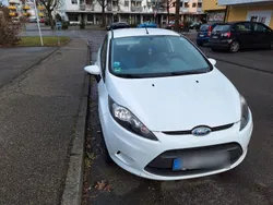 Weiß Gebraucht 2010 Ford Fiesta Trend Kleinwagen | 4.200 € (Fairer Preis)